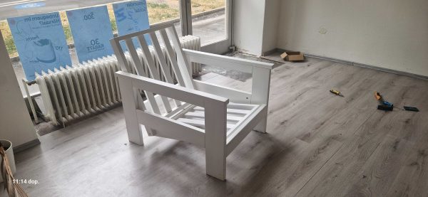 SLEVA 50 % Dřevěné křeslo Atlas