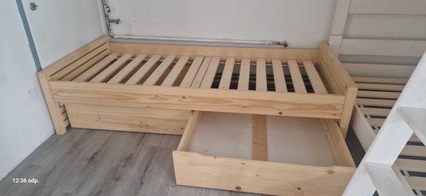 SLEVA 50 % Smrková postel Thomas I. 90x200 přírodní + šuplíky